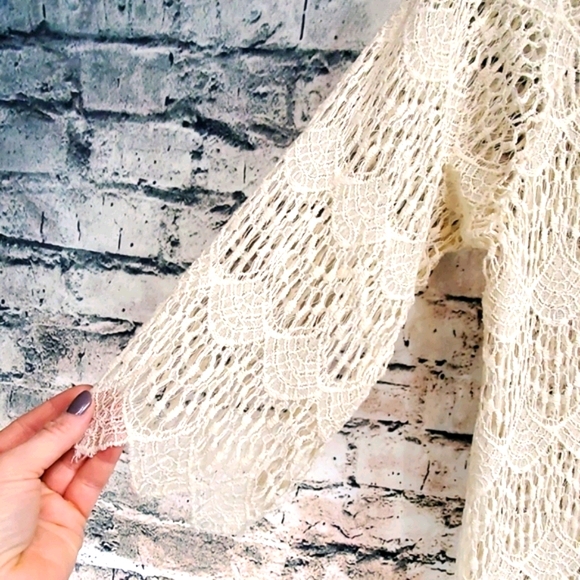 5/$30 🎀 Hint of Mint | Flirty Boho Crochet Lace Top - Picture 3 of 8